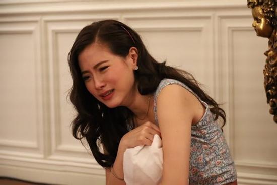 Chồng ngoại tình vợ vẫn làm ngơ, 5 năm sau tôi vợ cười khẩy rời đi