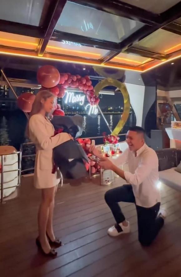 TikToker nổi tiếng Phong Đạt cầu hôn rich kid Linda Ngô-1