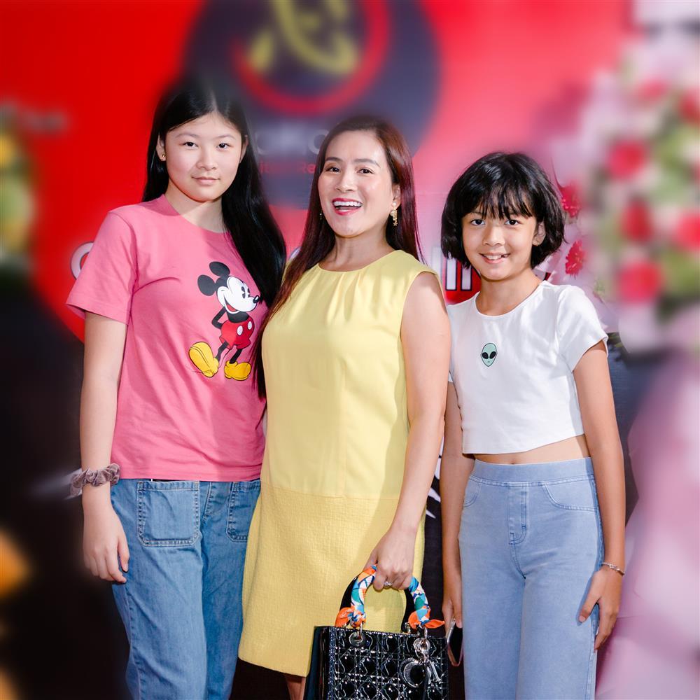 Con gái Bình Minh chân phương ngỡ ngàng khi đi sự kiện cùng mẹ-1
