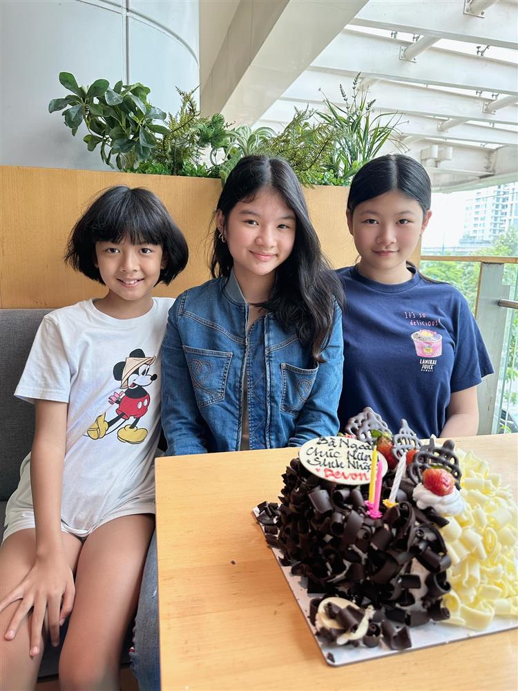 Con gái Bình Minh chân phương ngỡ ngàng khi đi sự kiện cùng mẹ-6