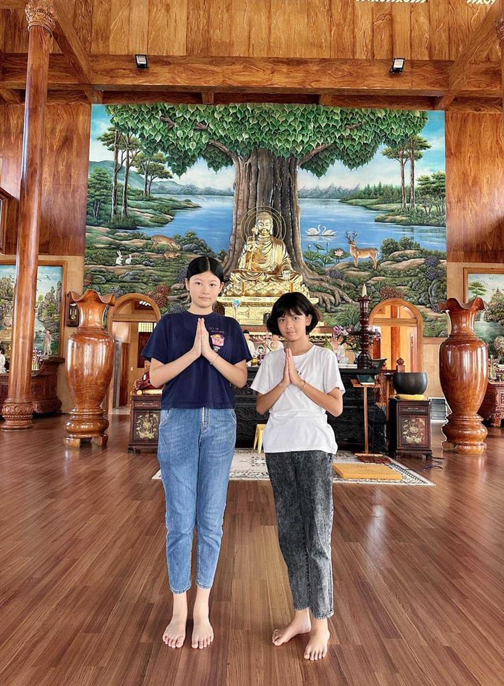 Con gái Bình Minh chân phương ngỡ ngàng khi đi sự kiện cùng mẹ-9