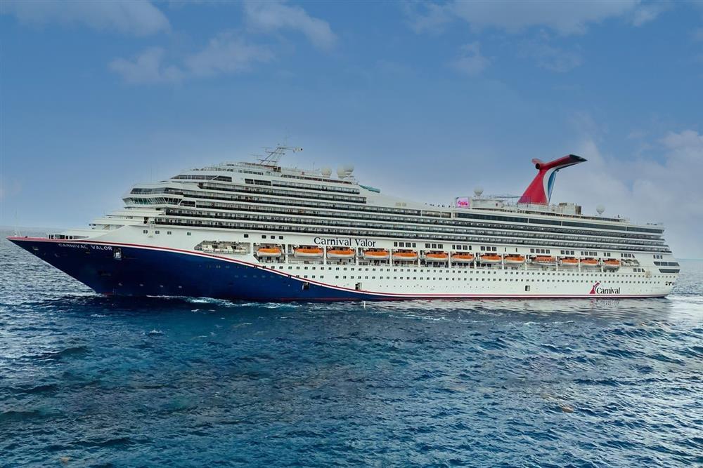 Du khách rơi khỏi thuyền du lịch, sống sót thần kỳ suốt 20 giờ trên biển-1