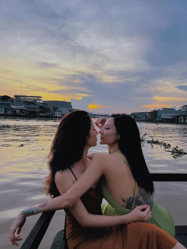 Cuộc sống cặp đồng tính nữ có màn cầu hôn gây sốt Người Ấy Là Ai-5