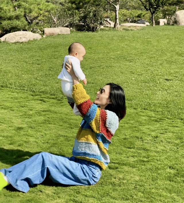 Lý Á Bằng lần đầu hé lộ gương mặt con gái út-2