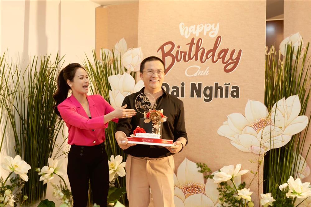 Choáng ngợp tiệc sinh nhật Đại Nghĩa với 500 bông sen trắng-1