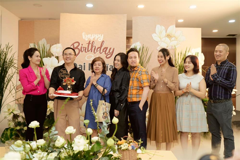 Choáng ngợp tiệc sinh nhật Đại Nghĩa với 500 bông sen trắng-2