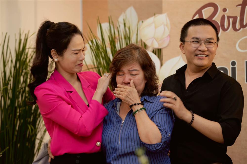 Choáng ngợp tiệc sinh nhật Đại Nghĩa với 500 bông sen trắng-5