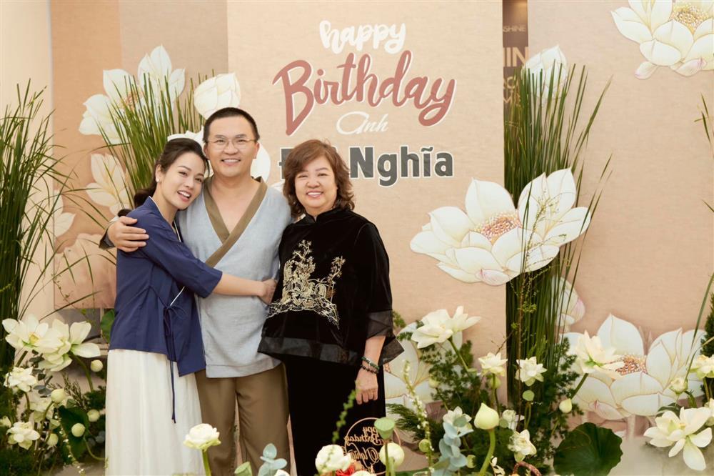 Choáng ngợp tiệc sinh nhật Đại Nghĩa với 500 bông sen trắng-14