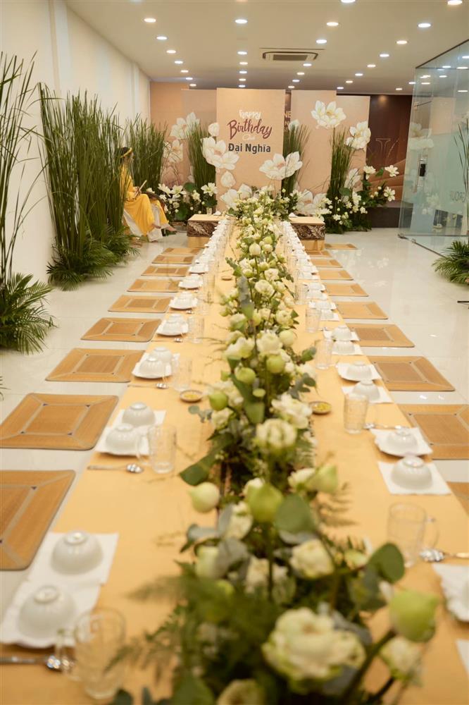 Choáng ngợp tiệc sinh nhật Đại Nghĩa với 500 bông sen trắng-8