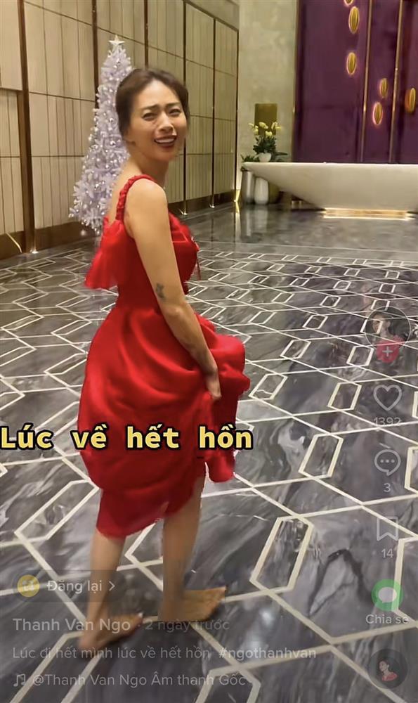 Ngô Thanh Vân gây cười với hình ảnh chạy chân đất bê váy-2