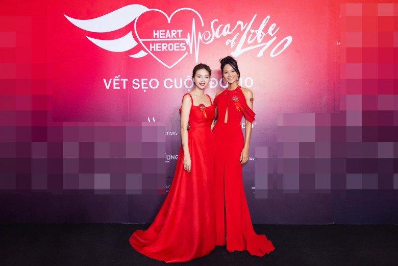 Ngô Thanh Vân gây cười với hình ảnh chạy chân đất bê váy-6