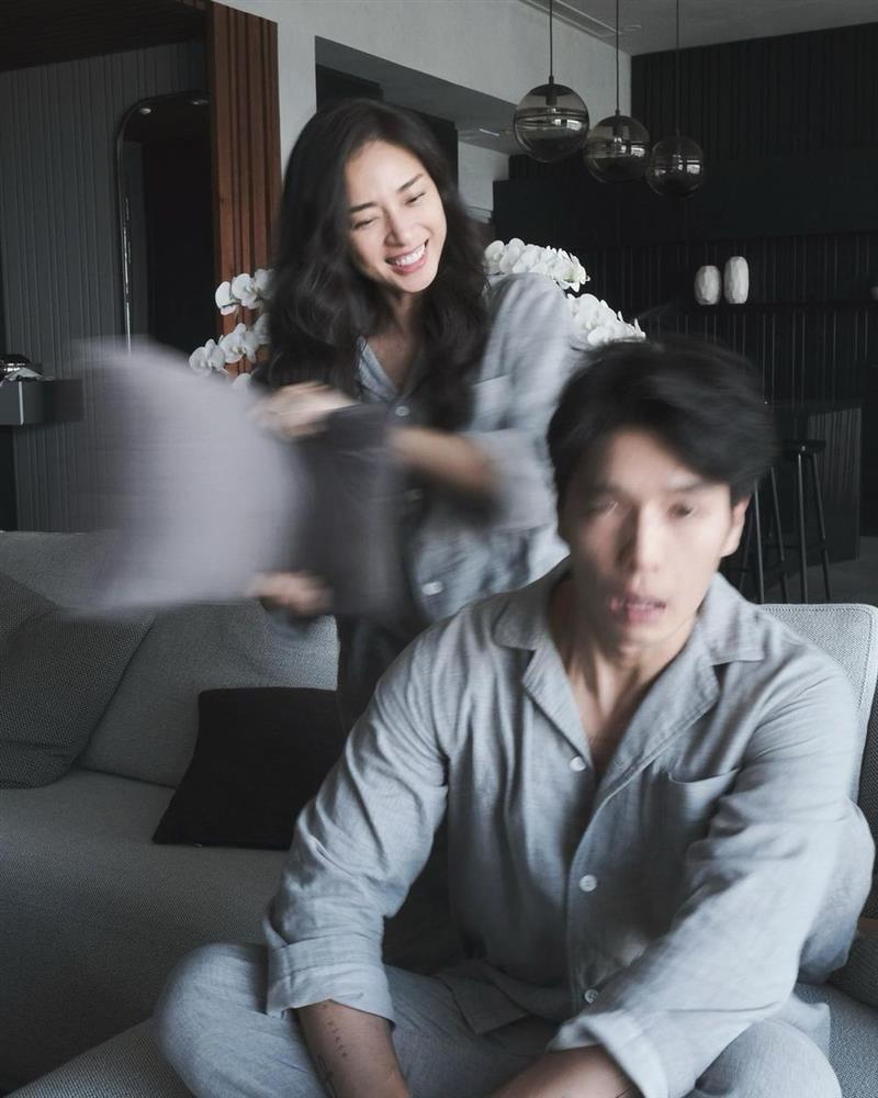 Ngô Thanh Vân gây cười với hình ảnh chạy chân đất bê váy-11