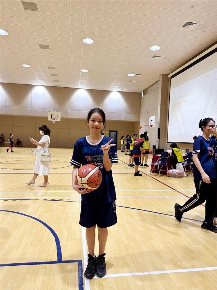 Con gái Vàng Anh đời đầu nay đã lớn tướng, cao ngang mẹ-2