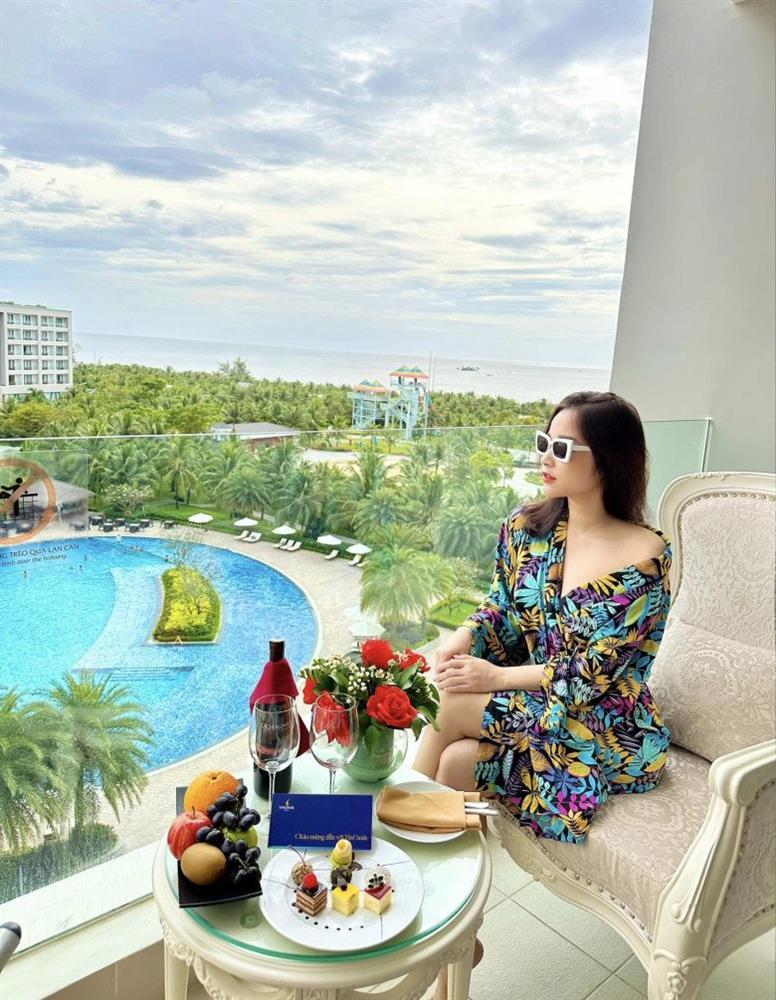 Con gái Vàng Anh đời đầu nay đã lớn tướng, cao ngang mẹ-9