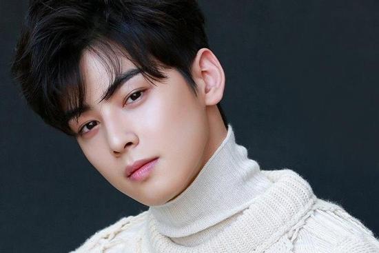 Cha Eun Woo vượt Lee Min Ho, trở thành mỹ nam hot nhất MXH