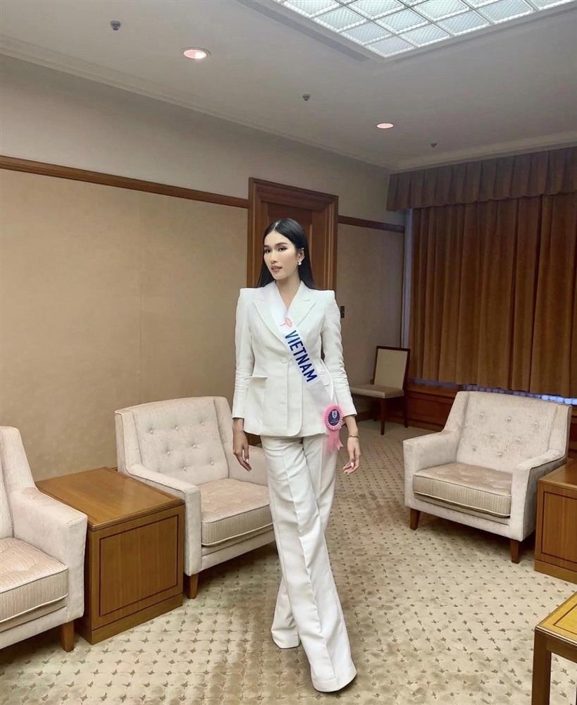 Phương Anh thay đổi sau khi bị chê một màu ở Miss International-11