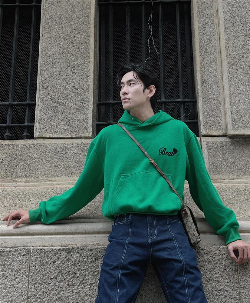 Kiều Minh Tuấn gây lo lắng với dáng gầy, tay khẳng khiu-1