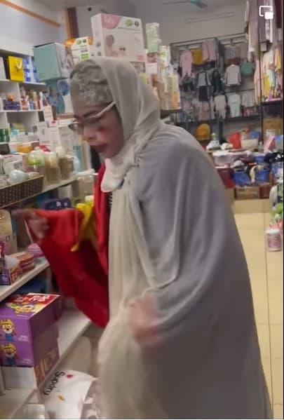 Hot girl quỵt tiền Bella bị tố dòm ngó tiền cúng ông Địa-2