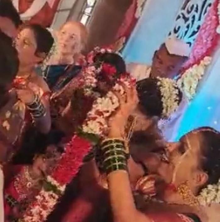 Chú rể cưới cùng lúc 2 vợ, danh tính 2 cô dâu còn sốc hơn-3