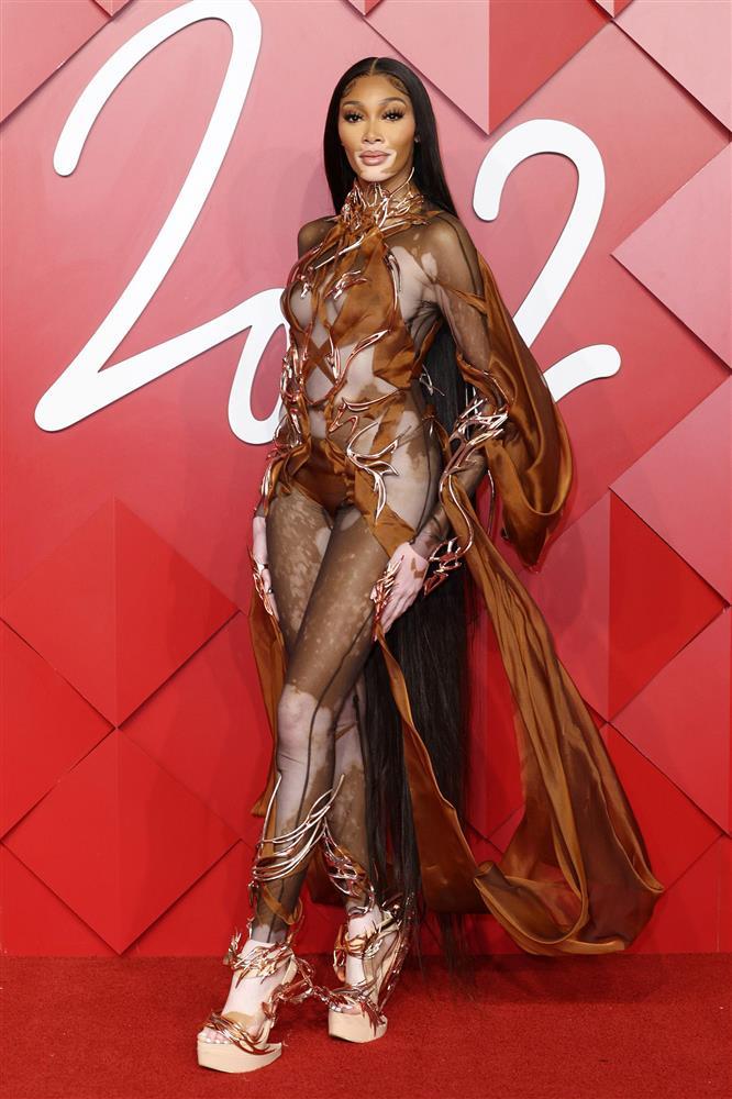 Rita Ora bị chê ăn mặc thô tục giữa dàn sao Hollywood hở bạo-4