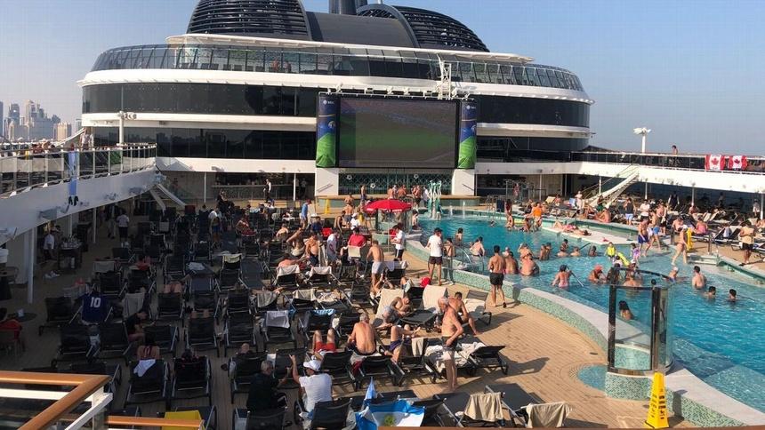 Cuộc sống đắt đỏ trên khách sạn nổi dịp World Cup-2