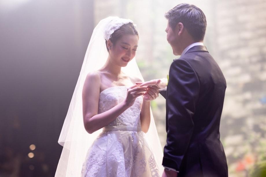 Dâu hào môn Đỗ Mỹ Linh để lộ nhẫn cưới giản dị bất ngờ-1