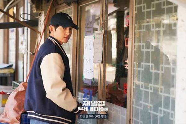 Song Joong Ki có đặc điểm giống hệt nhân vật Cậu Út Nhà Tài Phiệt-5