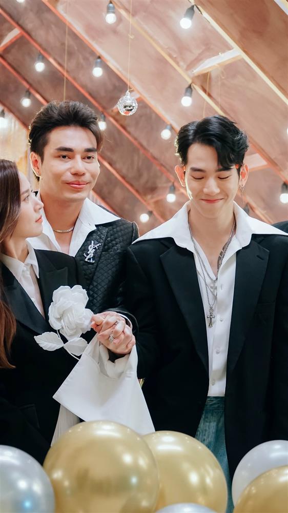 Lê Dương Bảo Lâm được trai đẹp Người Ấy Là Ai bế đi khắp sân khấu-2