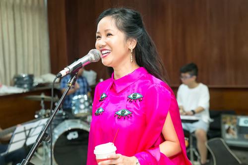 Dân mạng khóc thét nhìn Diva Hồng Nhung rít một hơi 20s không thở-1