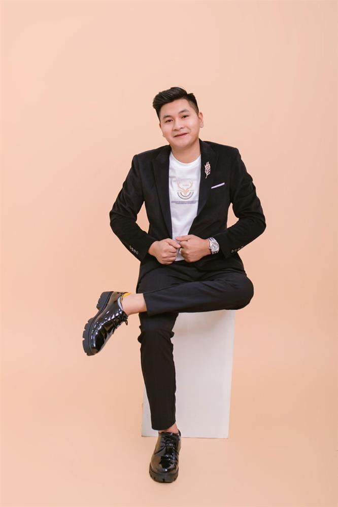 Chàng ca sĩ đa tài Trung Nguyên: Luôn nỗ lực thay đổi cuộc sống-4