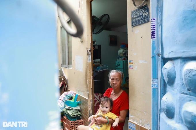 Cụ bà trong video của Nờ Ô Nô: Tôi sợ không dám ra đường-1