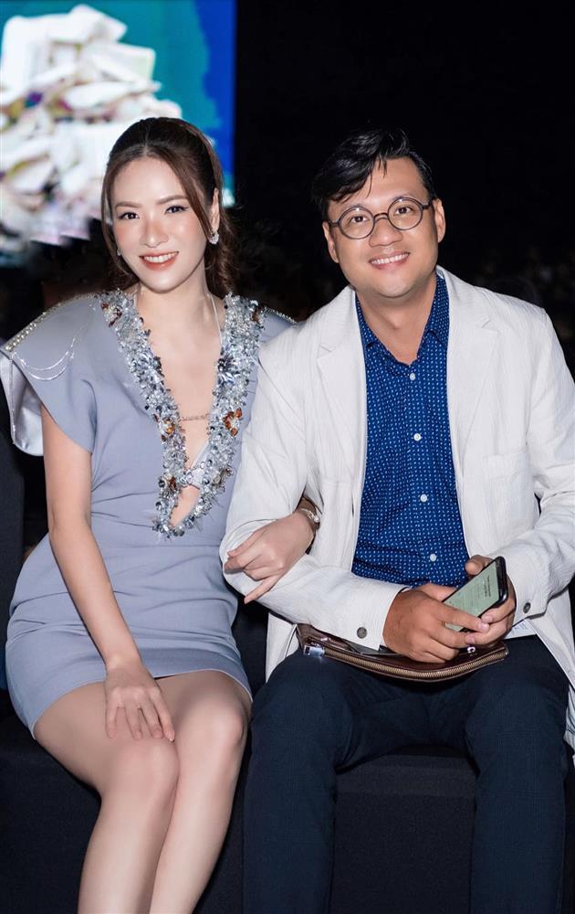 Tin showbiz Việt ngày 7/12: Hoàng Bách gây cười khi ghen trai Tây-4