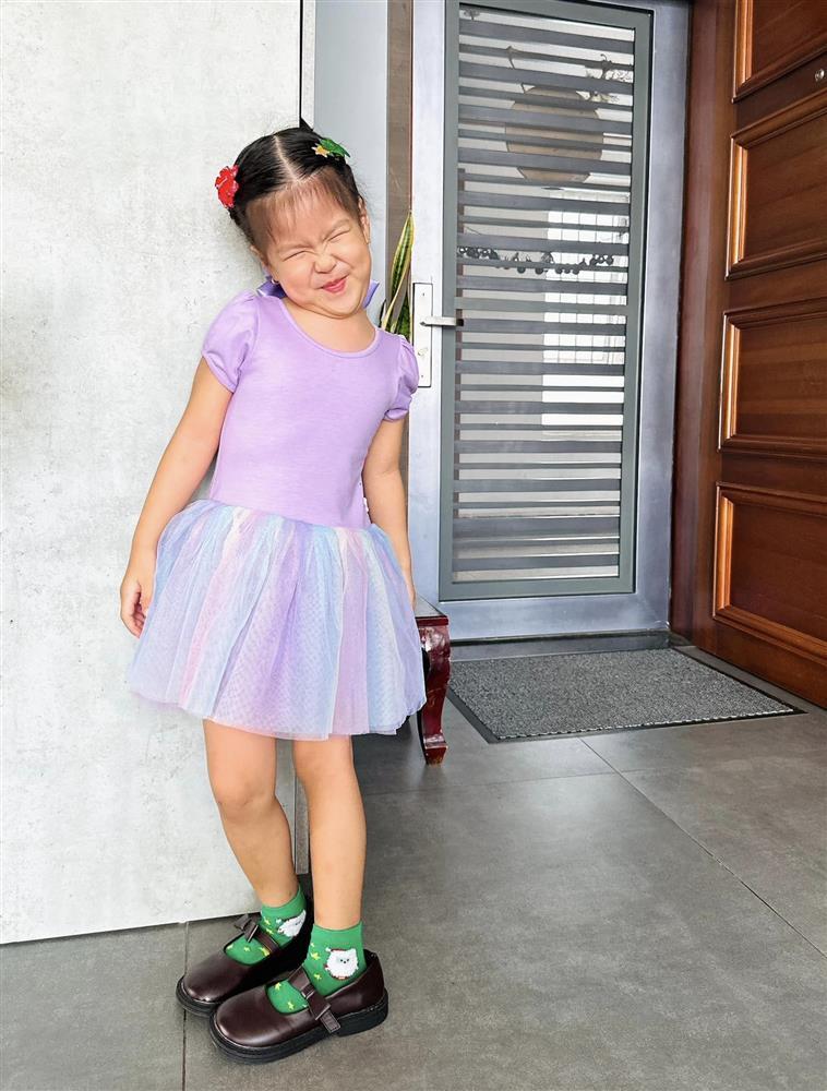 Tin showbiz Việt ngày 7/12: Hoàng Bách gây cười khi ghen trai Tây-11