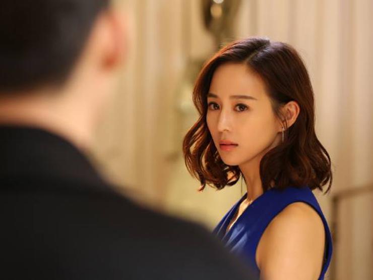 Đang ở tù phát hiện vợ ngoại tình, chồng kiện đòi bồi thường 400 triệu-1