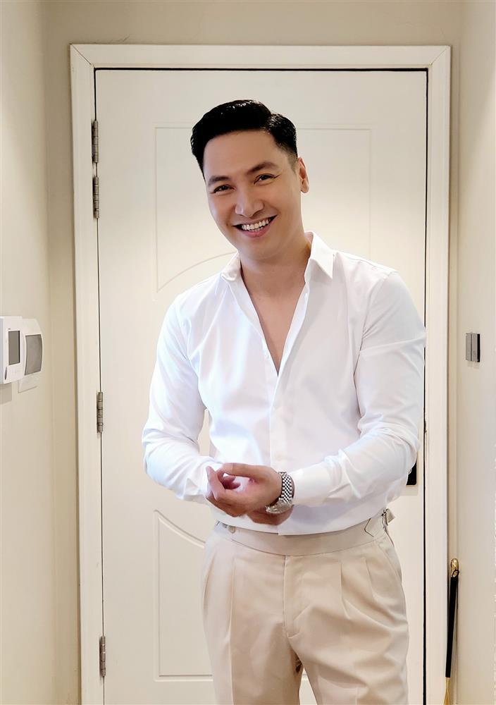 Diễn viên Mạnh Trường khoe cận mặt quý tử sơ sinh-1