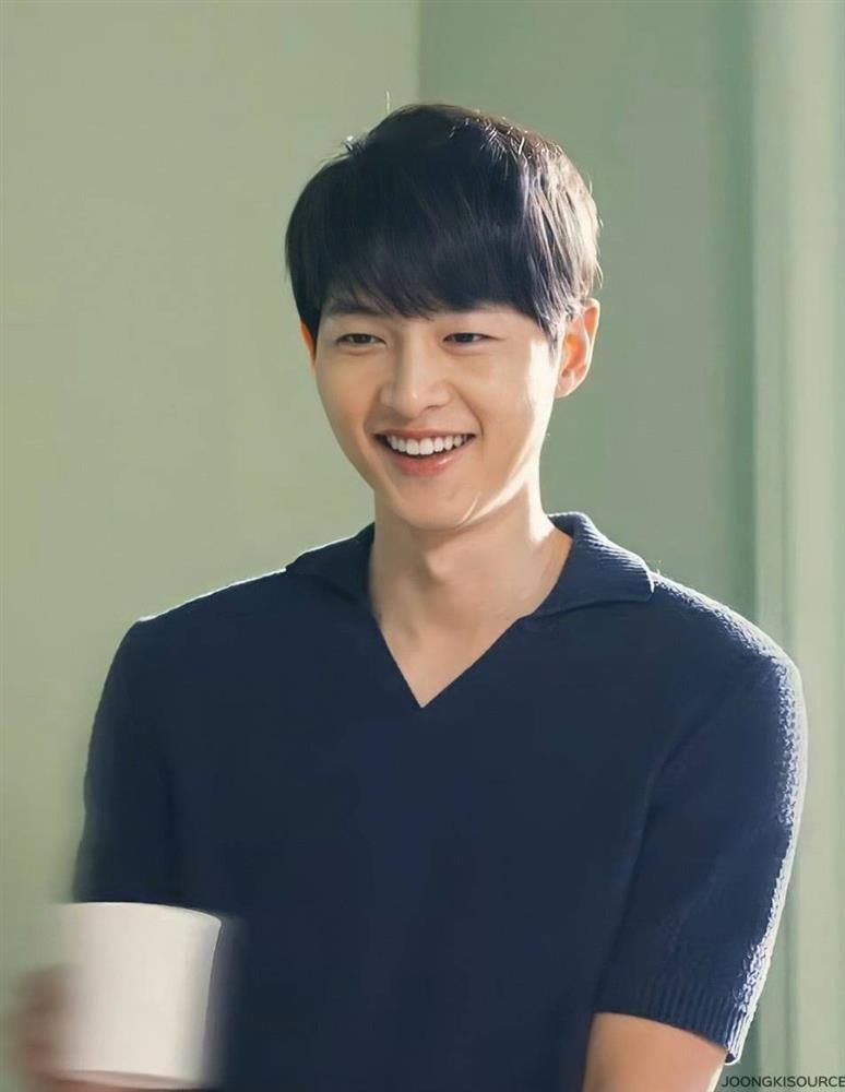 Song Joong Ki có đặc điểm giống hệt nhân vật Cậu Út Nhà Tài Phiệt-1