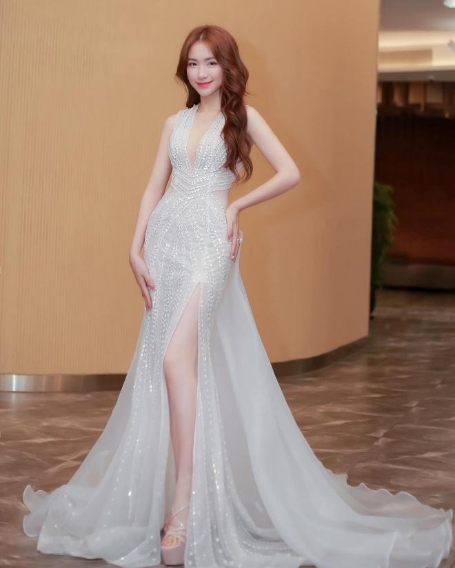 Chia tay chưa đầy năm, Hòa Minzy đã được khuyên mang thai lần 2-3