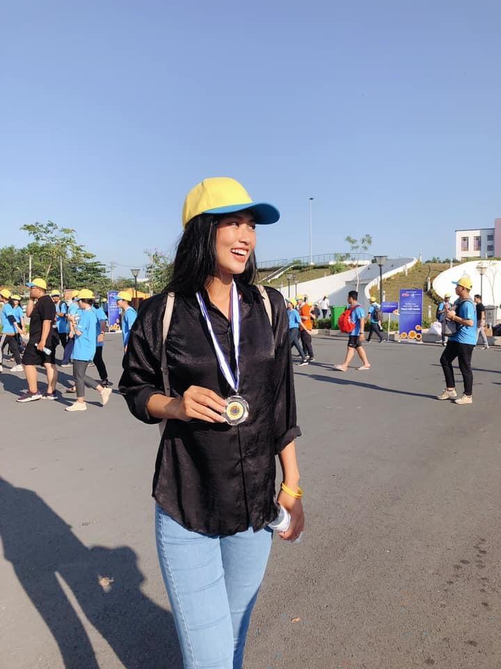 Từng không có tiền đi máy bay, Thiên Ân nay xách túi 130 triệu-10