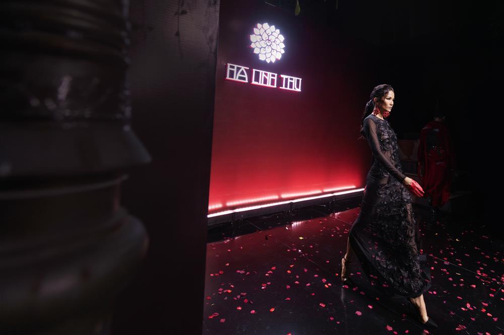 HHen Niê khẳng định đẳng cấp Universe trong show Hà Linh Thư-3