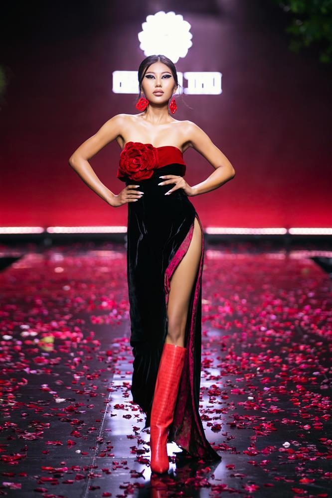 HHen Niê khẳng định đẳng cấp Universe trong show Hà Linh Thư-7