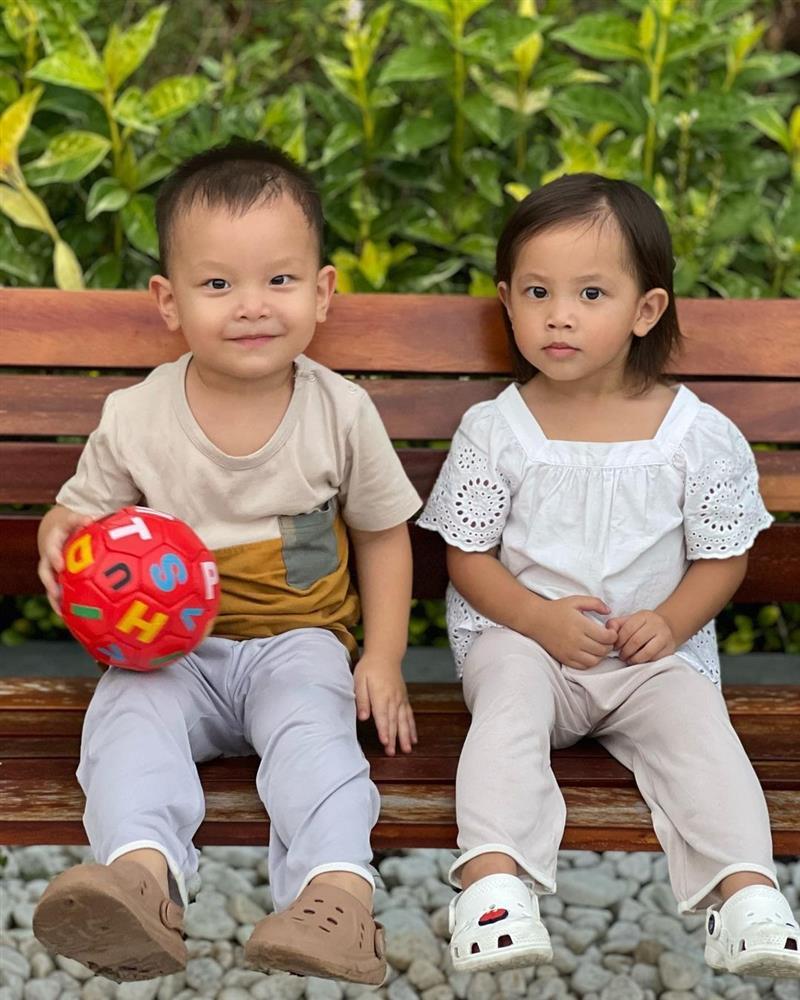 Hồ Ngọc Hà bồng bế Subeo, cậu út Leon gato ra mặt-9