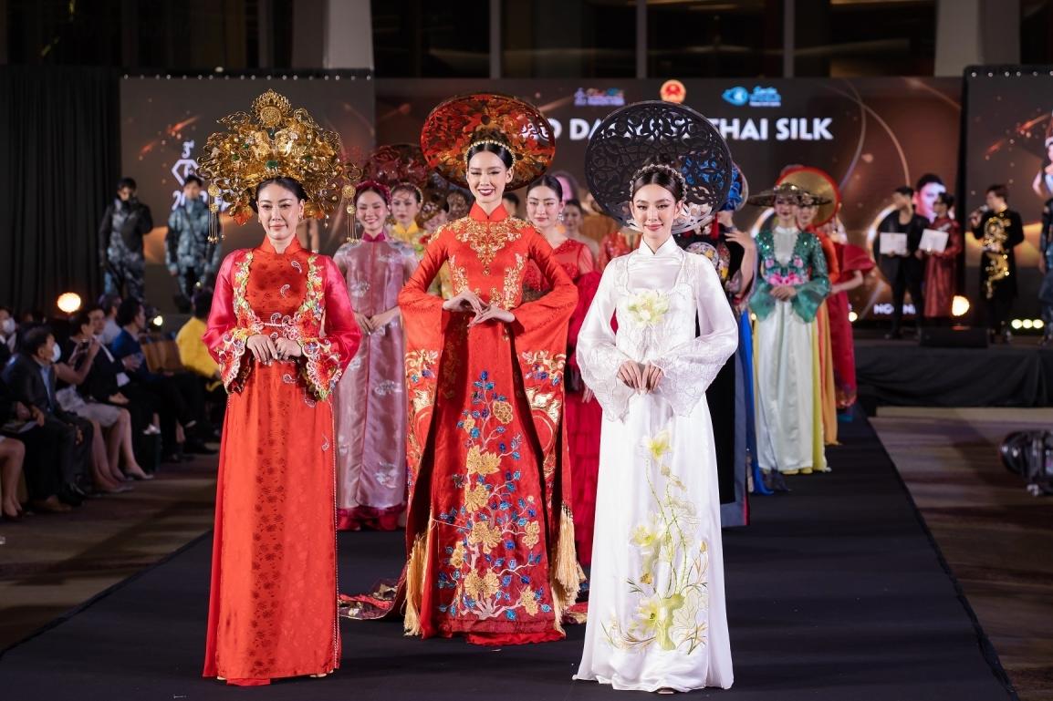 Hoa hậu 1m86 Bảo Ngọc ghi điểm vì hành động tránh dìm hàng Tiểu Vy-10