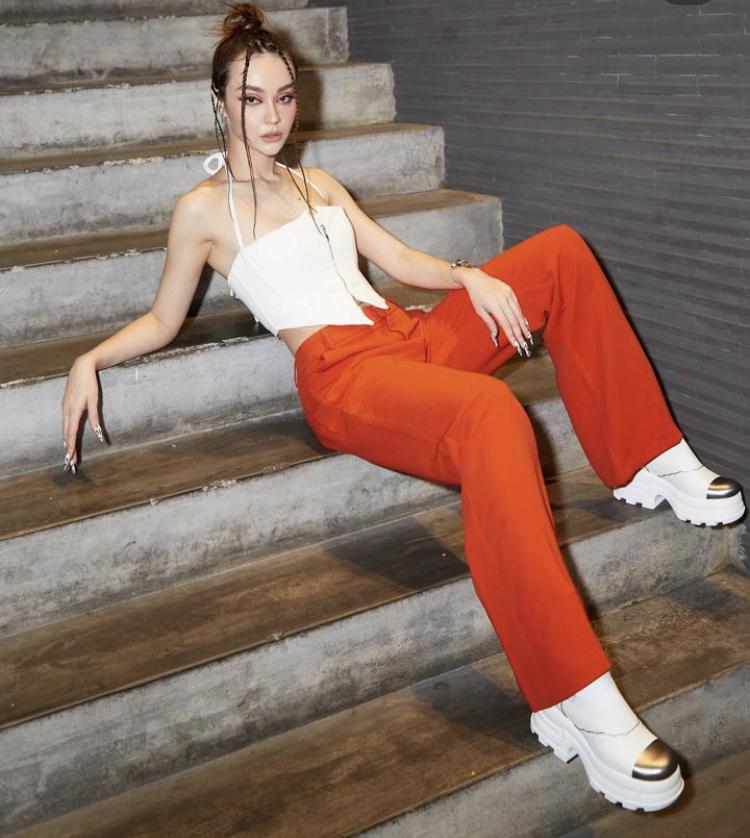 Mix đồ Giáng sinh với sắc đỏ gợi cảm như Chi Pu, Phương Khánh-5