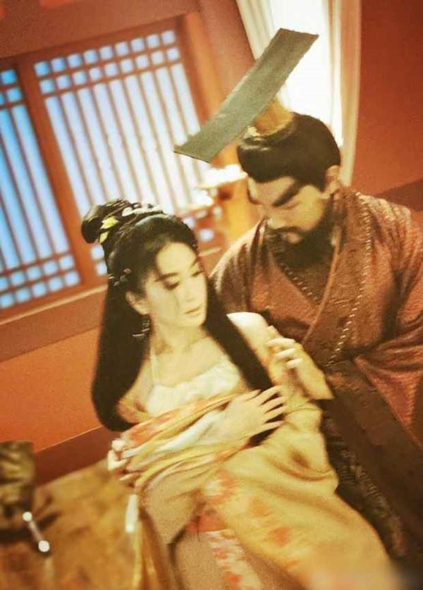 Đát Kỷ đẹp nhất màn ảnh từ đầu đến cuối phim chỉ mặc 1 chiếc áo yếm-2