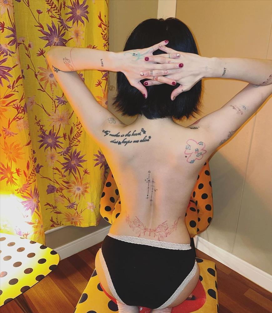 HyunA đăng ảnh cởi nửa trên sau khi chia tay Dawn-3