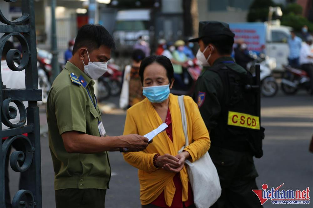 Hình ảnh phiên xét xử Chủ tịch Công ty địa ốc Alibaba, gần 4.000 bị hại-9