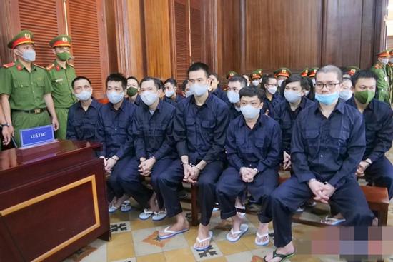 Hình ảnh phiên xét xử Chủ tịch Công ty địa ốc Alibaba, gần 4.000 bị hại