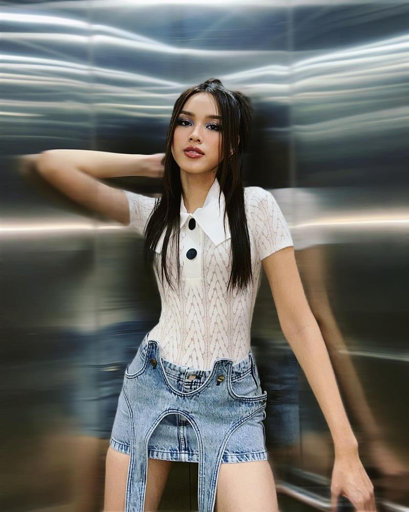 Đỗ Thị Hà được khen khi mặc váy 1 gang tay nổi loạn cuối nhiệm kỳ-2