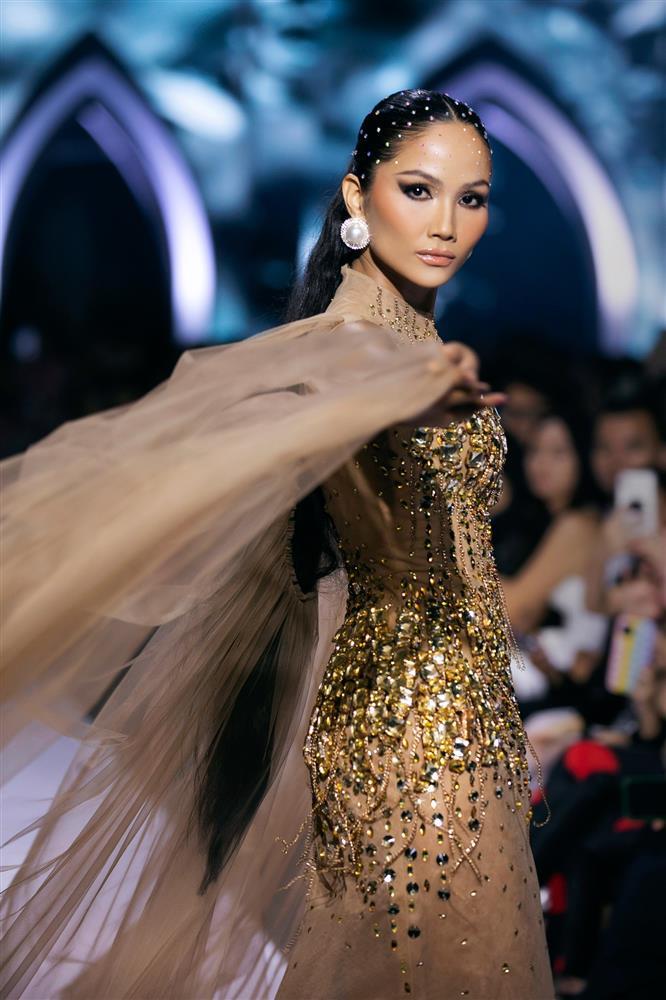 Sau Miss Universe, HHen Niê có chiến Miss Supranational?-2