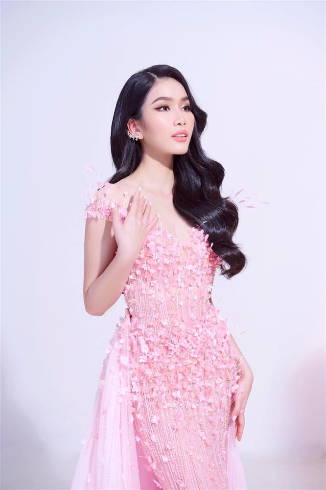 Phương Anh khiến fan khó xử vì đầm dạ hội cho chung kết Miss International-3